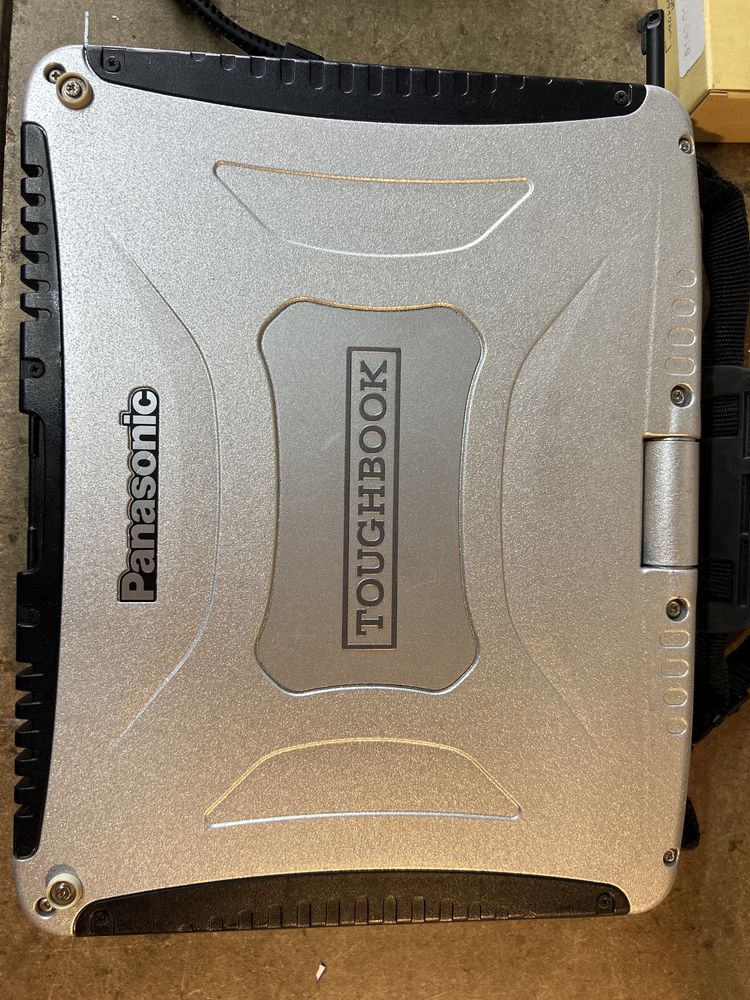 Panasonic cf 19 laptop tablet i5 ssd