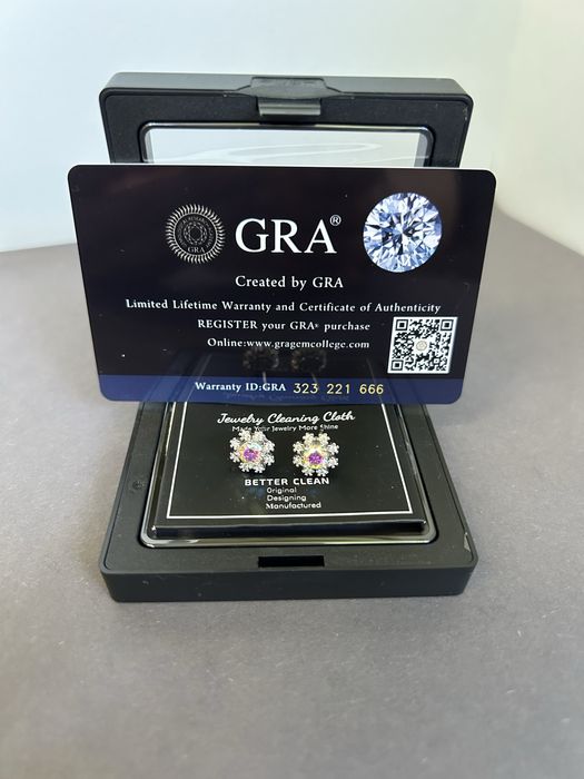 Космічний колір муасанітів Сережки квіточки 0,5 карат