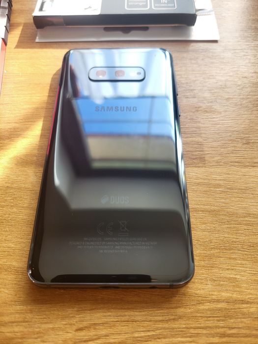 Samsung s10e jak nowy na gwarancji komplet
