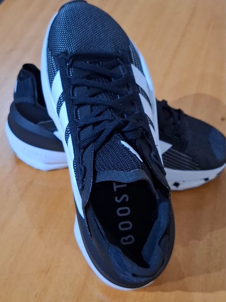 Sapatilhas Adidas Avryn_X