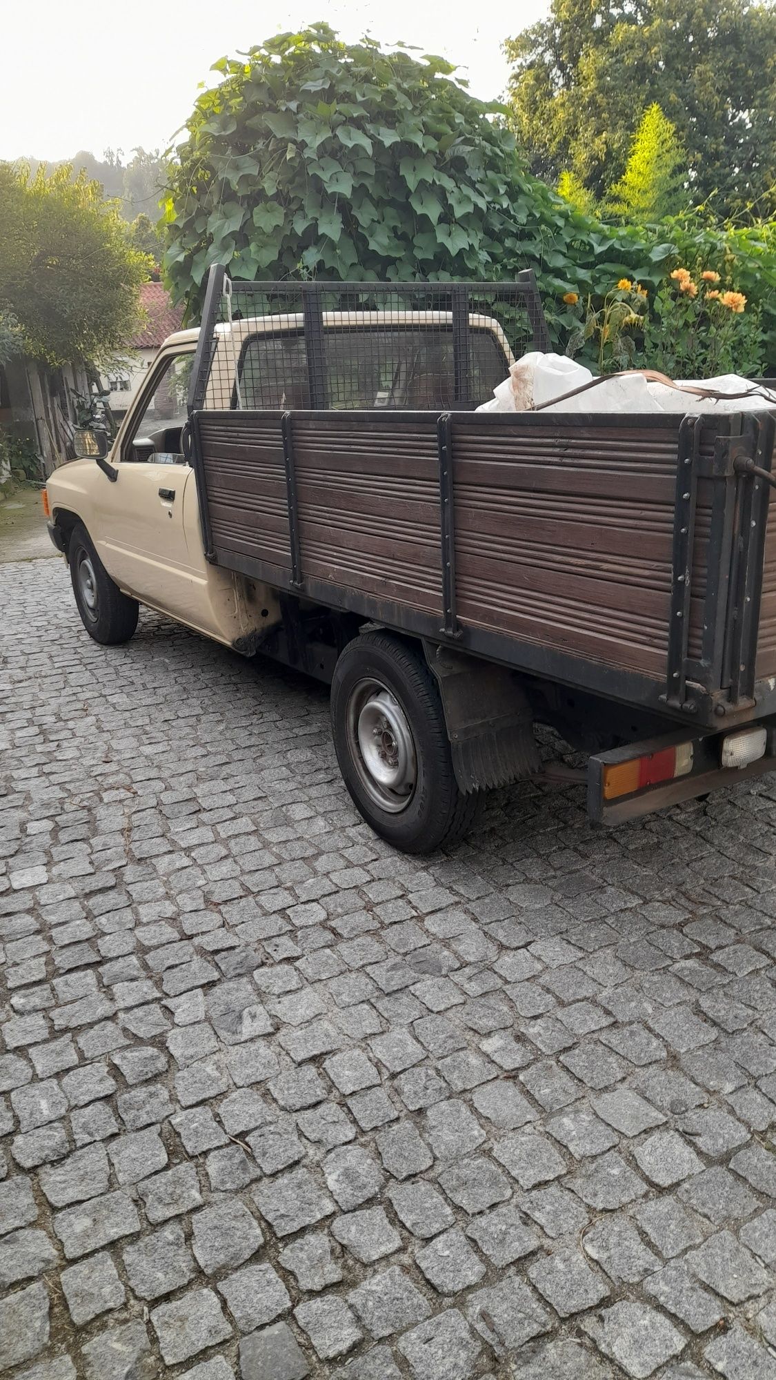 Carrinha toyota hilux.