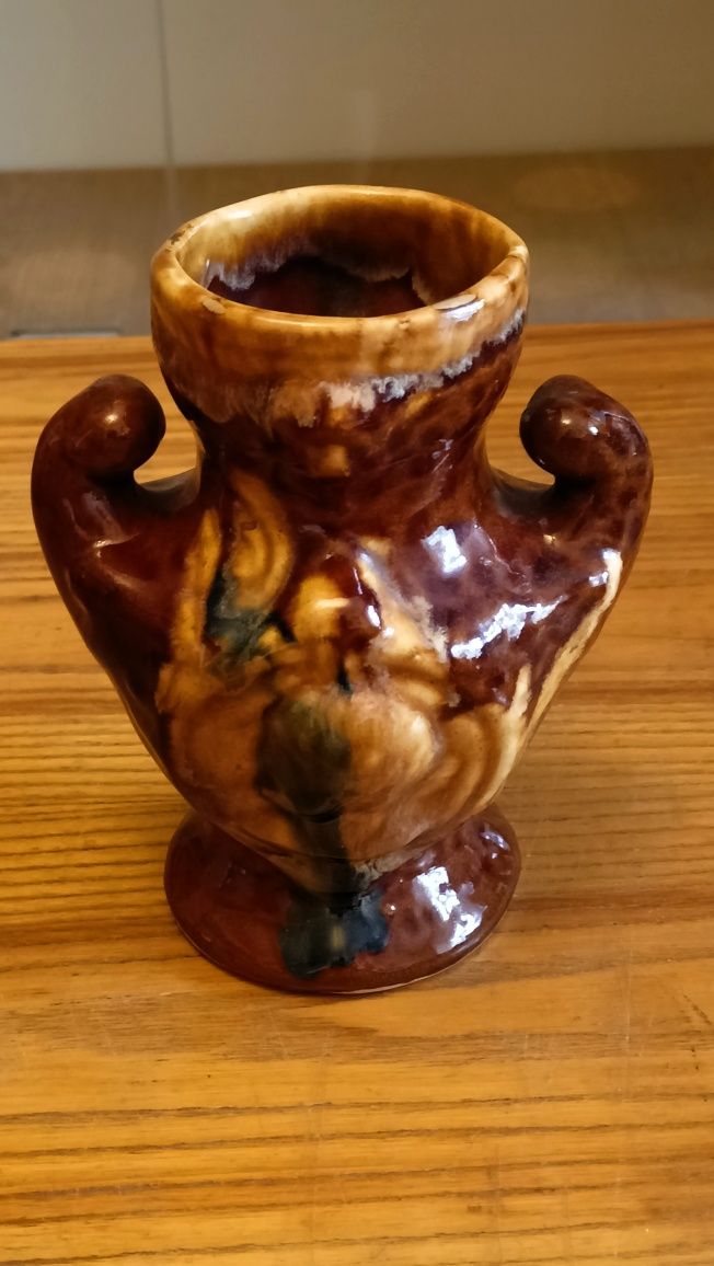 Ceramiczny wazonik mały.