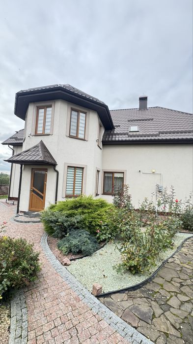 Продаж будинку з ремонтом на околиці міста