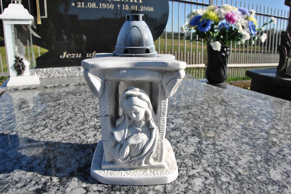 Duży znicz gipsowy dekoracyjny z Matką Boską