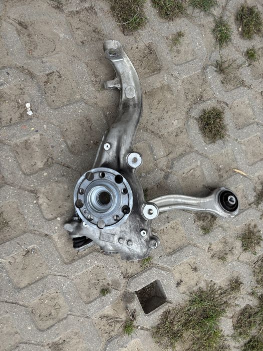 Zwrotnica lewa wahacz wahacz piasta mercedes cle 53 amg W236