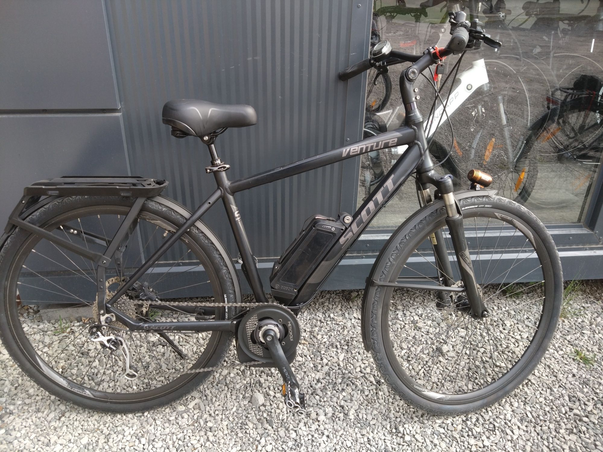 Rower elektryczny Bosch z Szwajcarii silnik centralny