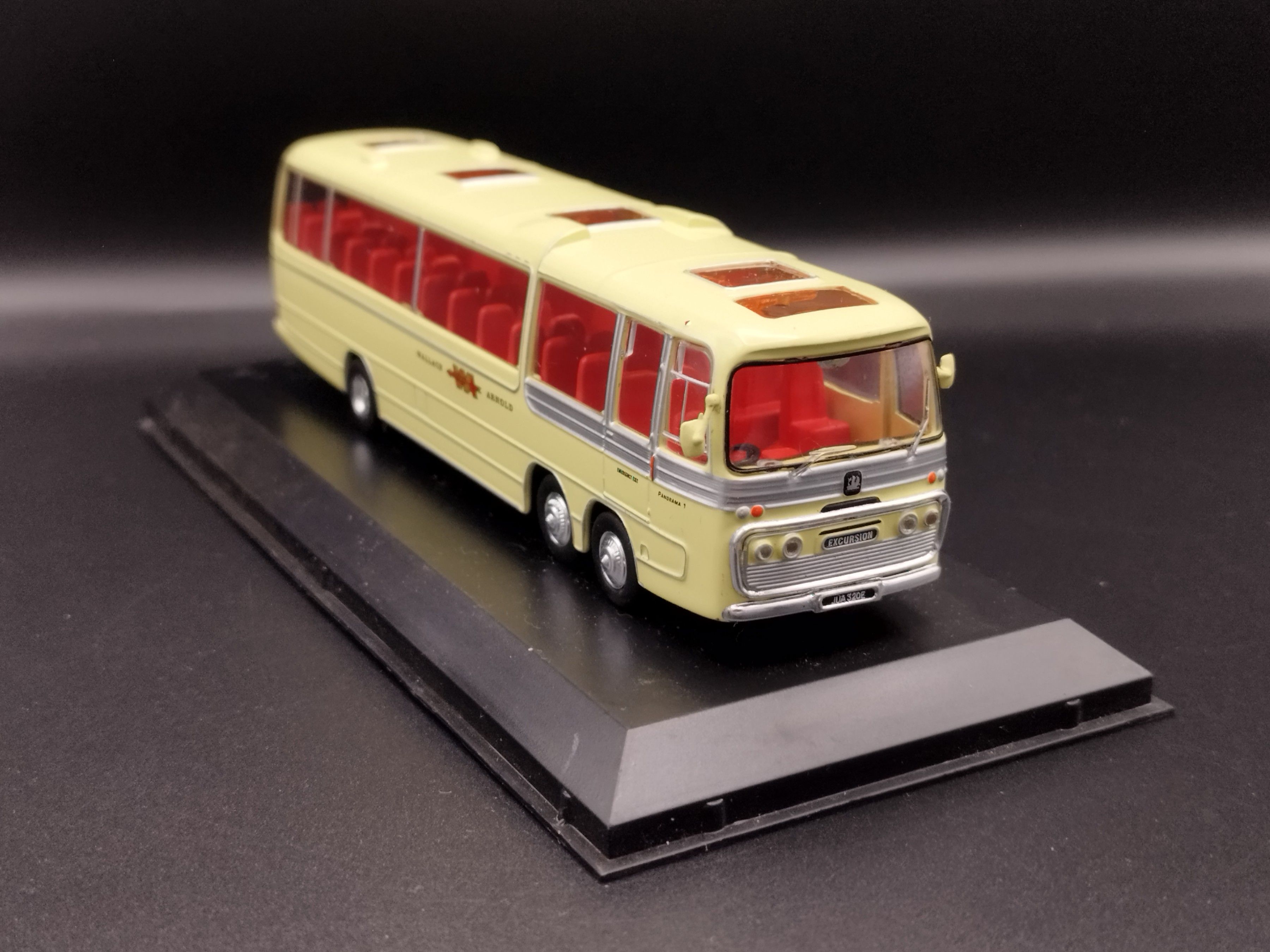 1:72 Atlas BUS Wallace Arnold Bedford VAL model nowy