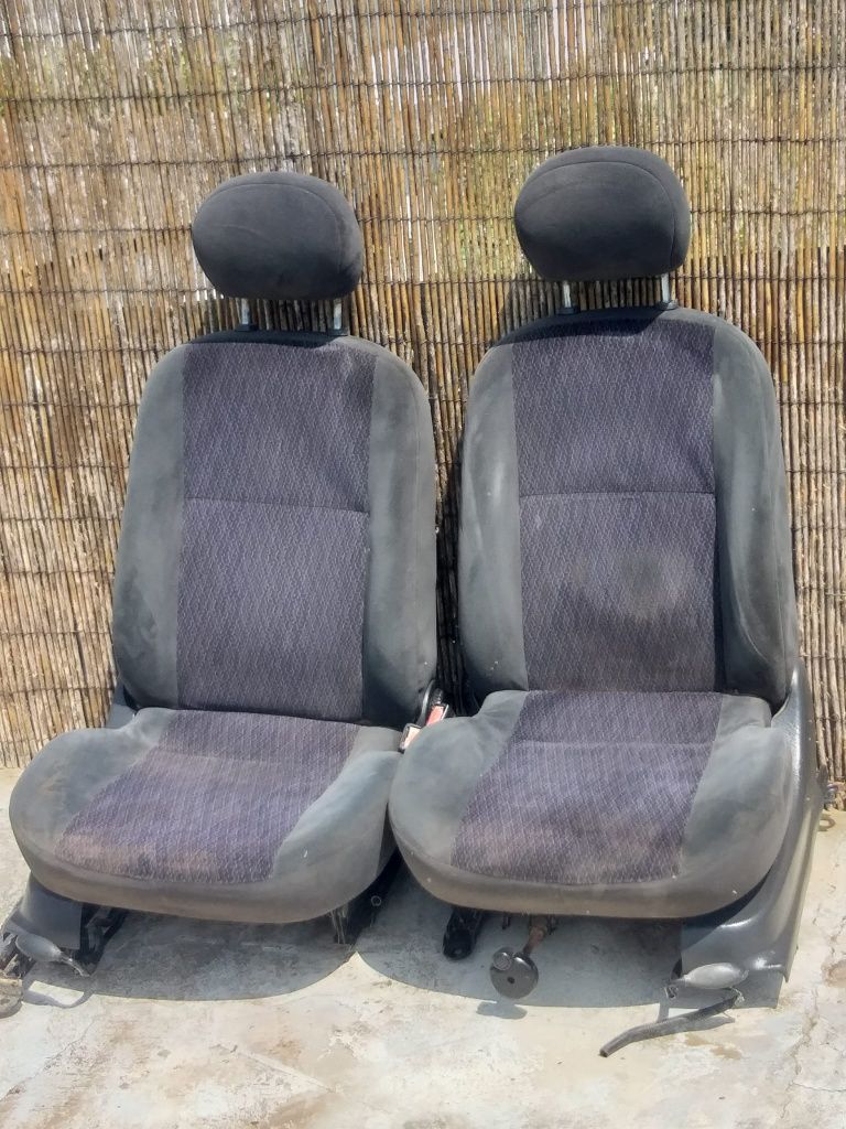 Conjunto Bancos Ford Focus Carro 5 Portas Ano 2002
