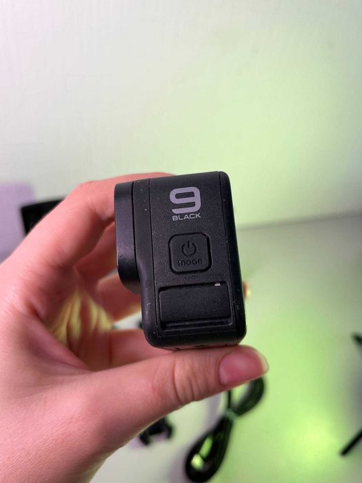 Екшн-камера GoPro Hero 9 із зарядною станцією