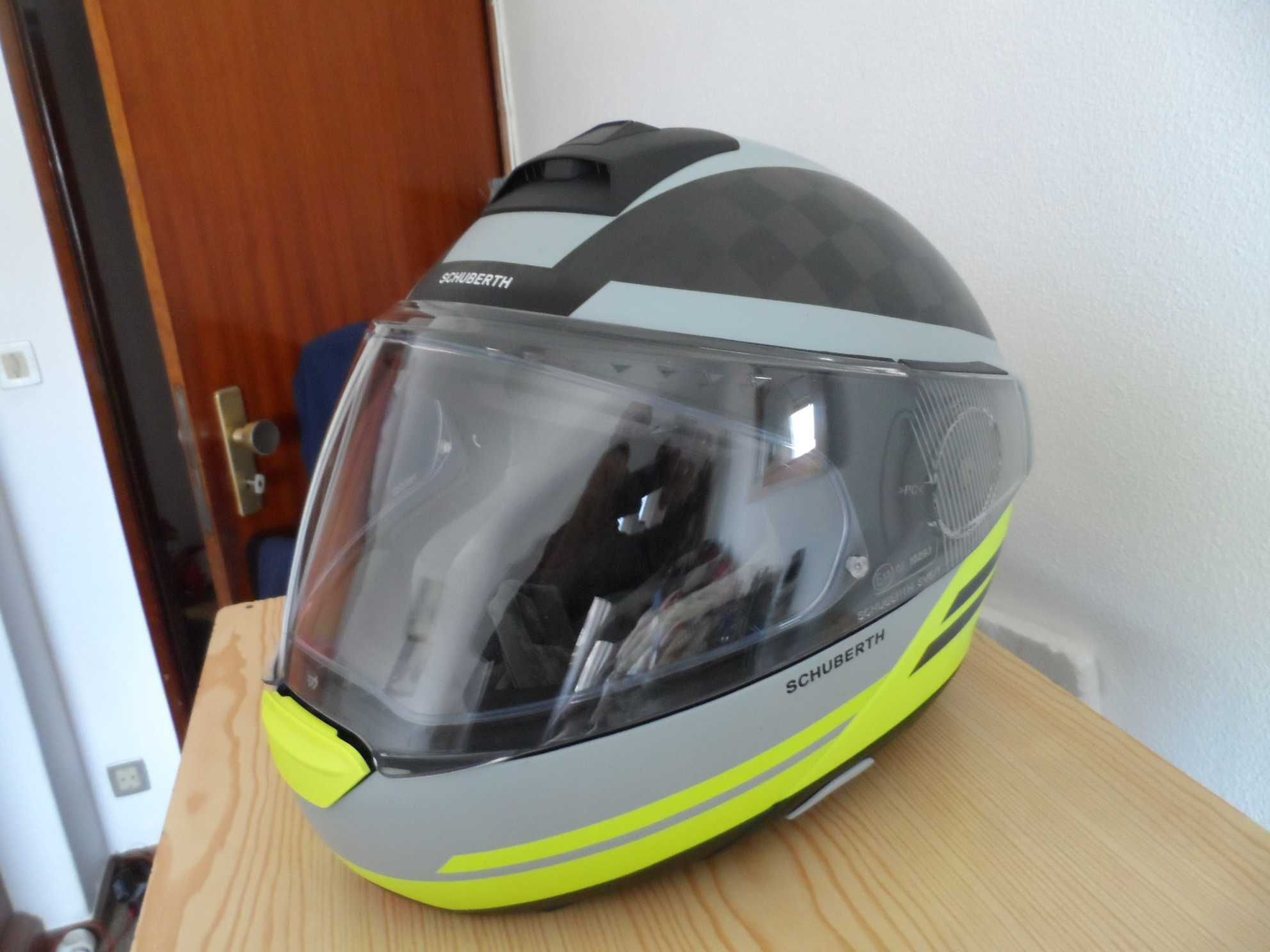 Capacete Schuberth C4 Pro Carbon Tempest Yellow Novo