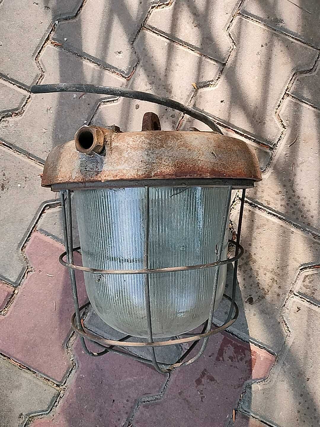 Lampa industrialna przemysłowa