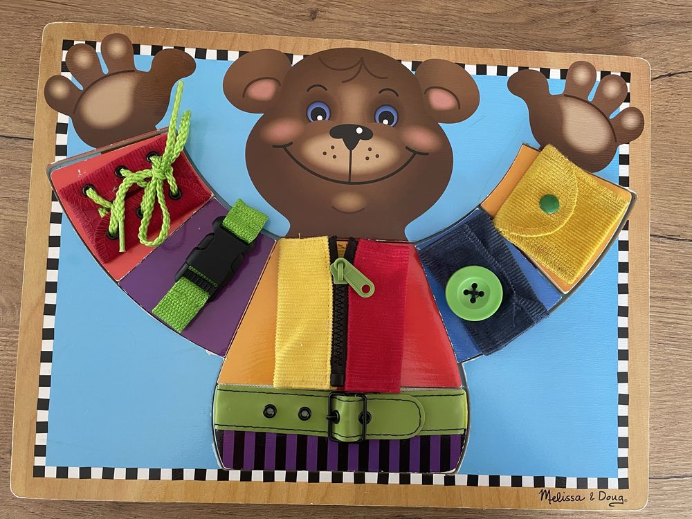 Tablica sensoryczna, manipulacyjna Miś Melissa & Doug; montessori