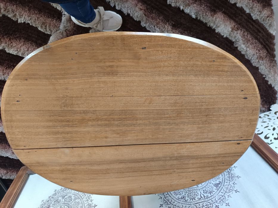 Mesa de apoio de madeira