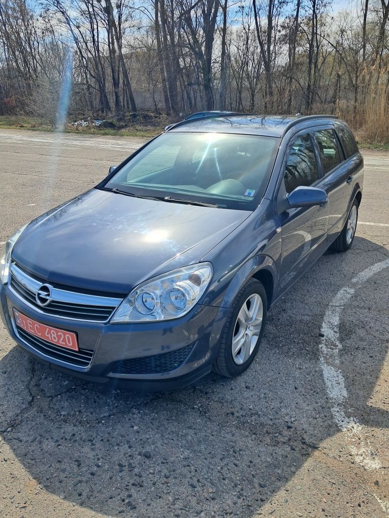 Opel Astra H 2009 р.в. 1.6 бензин гарний надійний автомобіль універсал