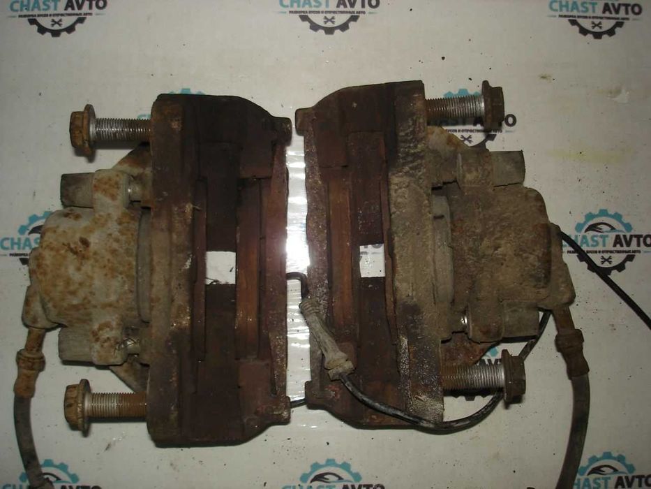 Суппорт со скобой передний Спринтер/ЛТ 35/Вито 638