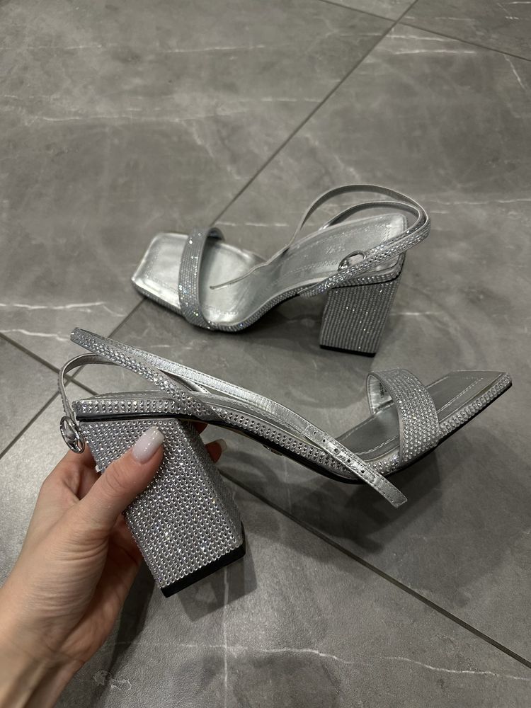 Босоніжки zara, сандалі на каблуку zara, туфлі на кабулку zara