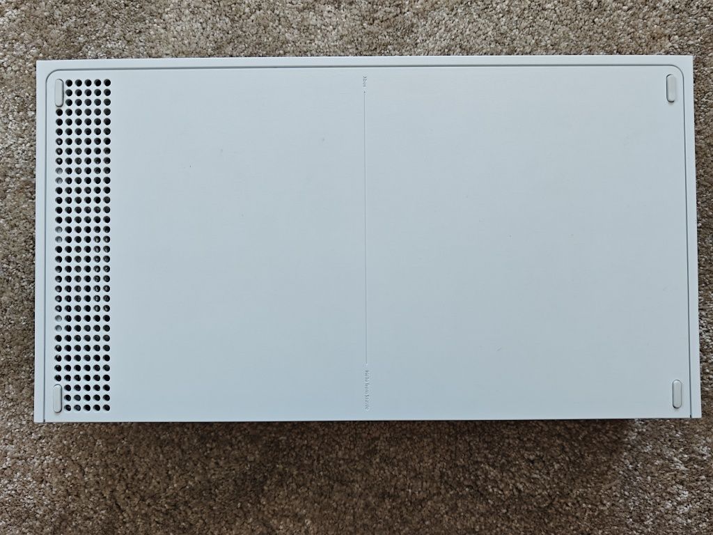 Xbox Series S + 2 pady