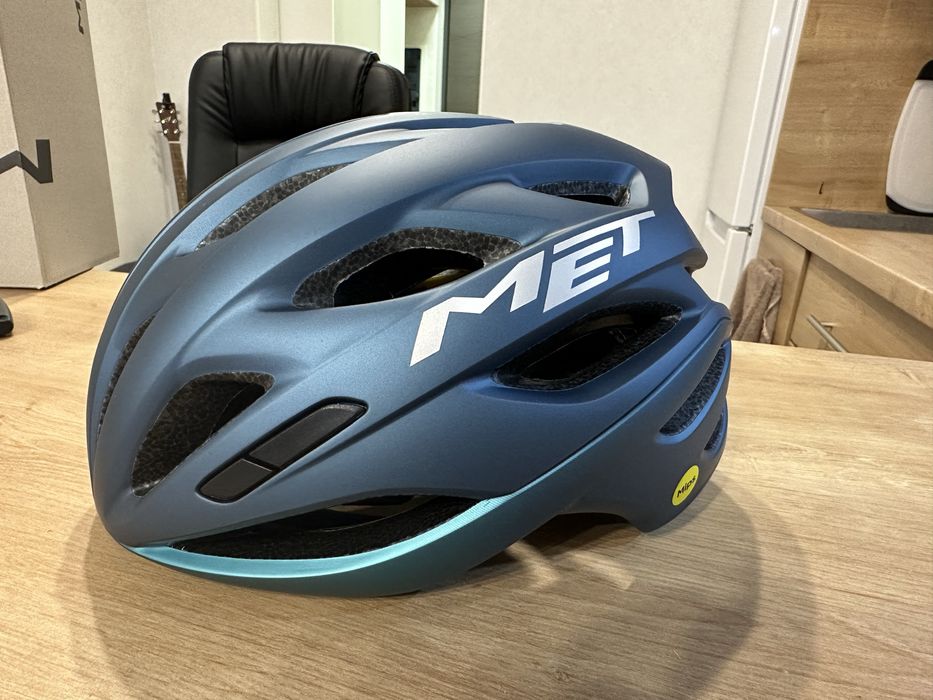 Велосипедний шолом Met Estro