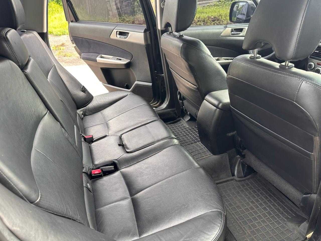 Subaru Forester 2.0D 2010 • Повний привід • Шкіра • Люк