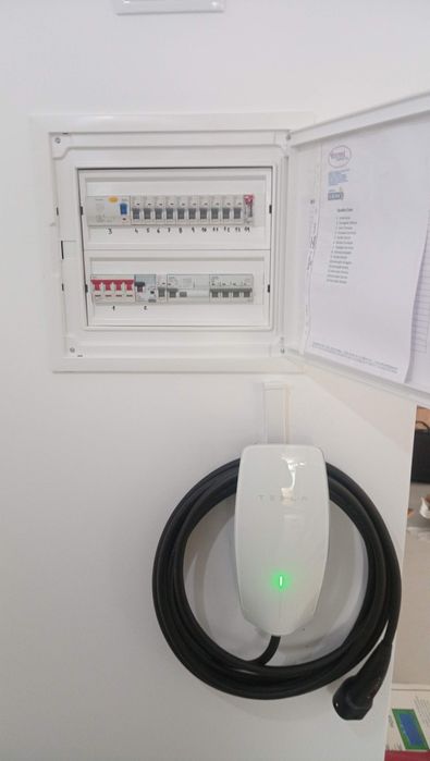 Eletricista / Residencial / Predial / Instalação / Manutenção /