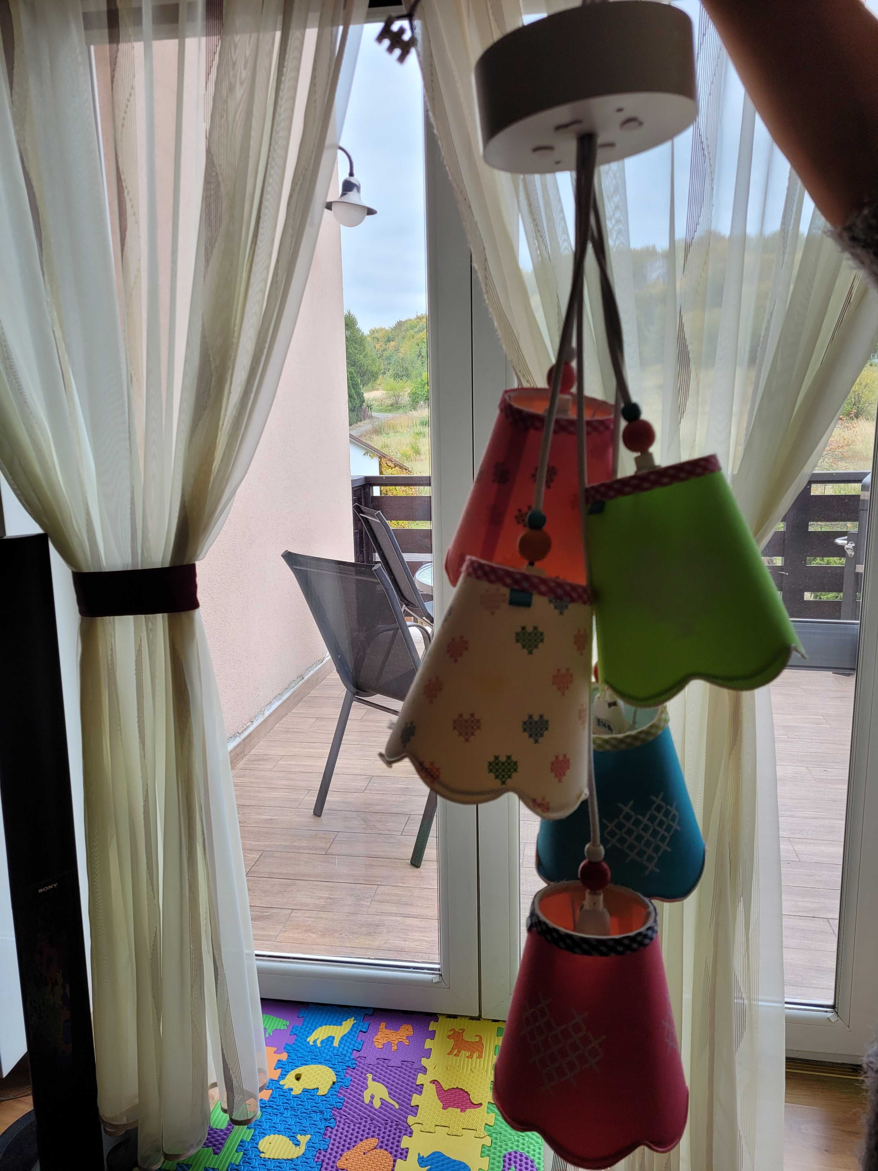 lampa wisząca z kinkietem z czterema kloszami