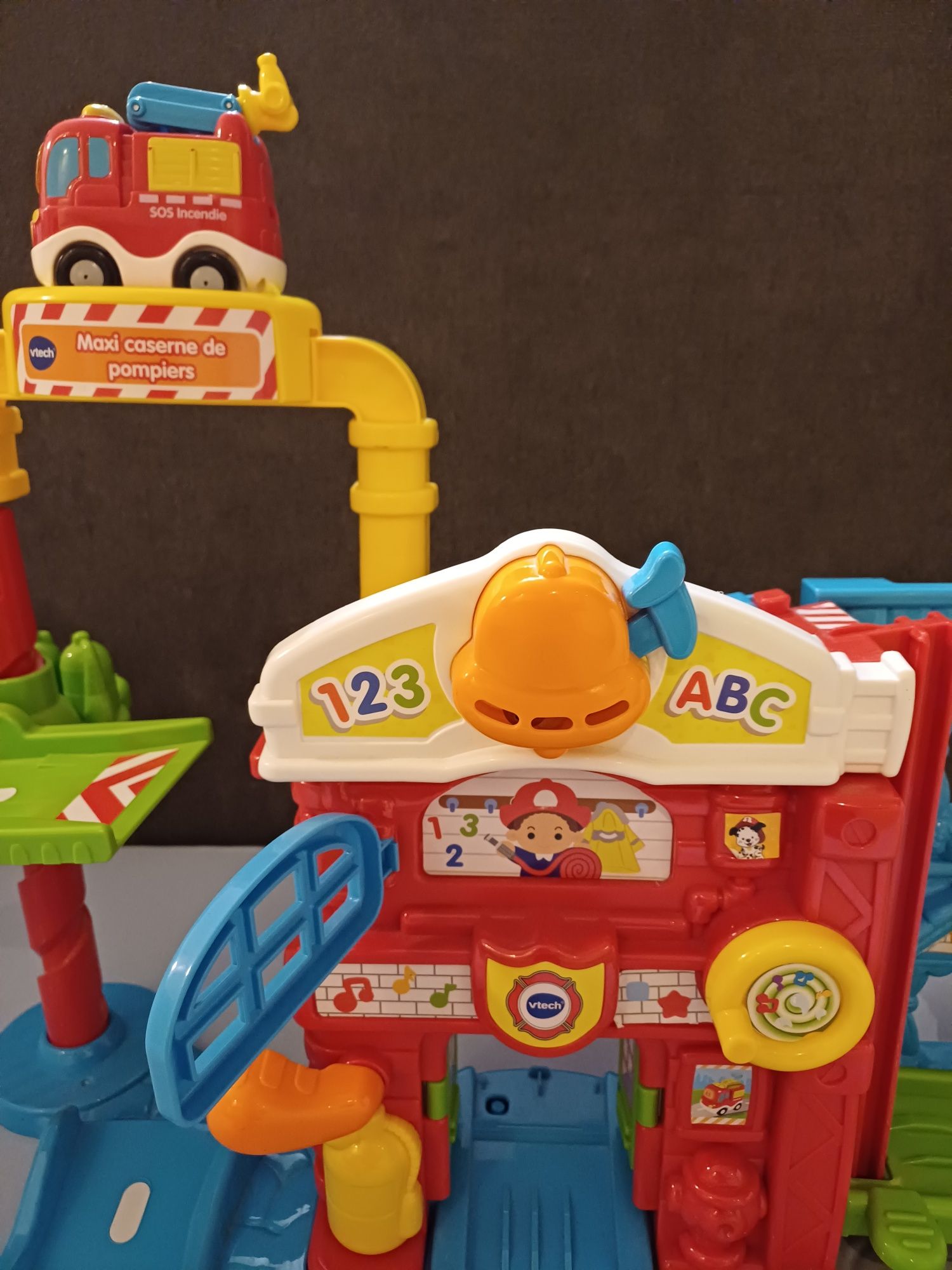 Remiza Strażacka, Vtech, Tut Tut Autka z autkiem plus gratis