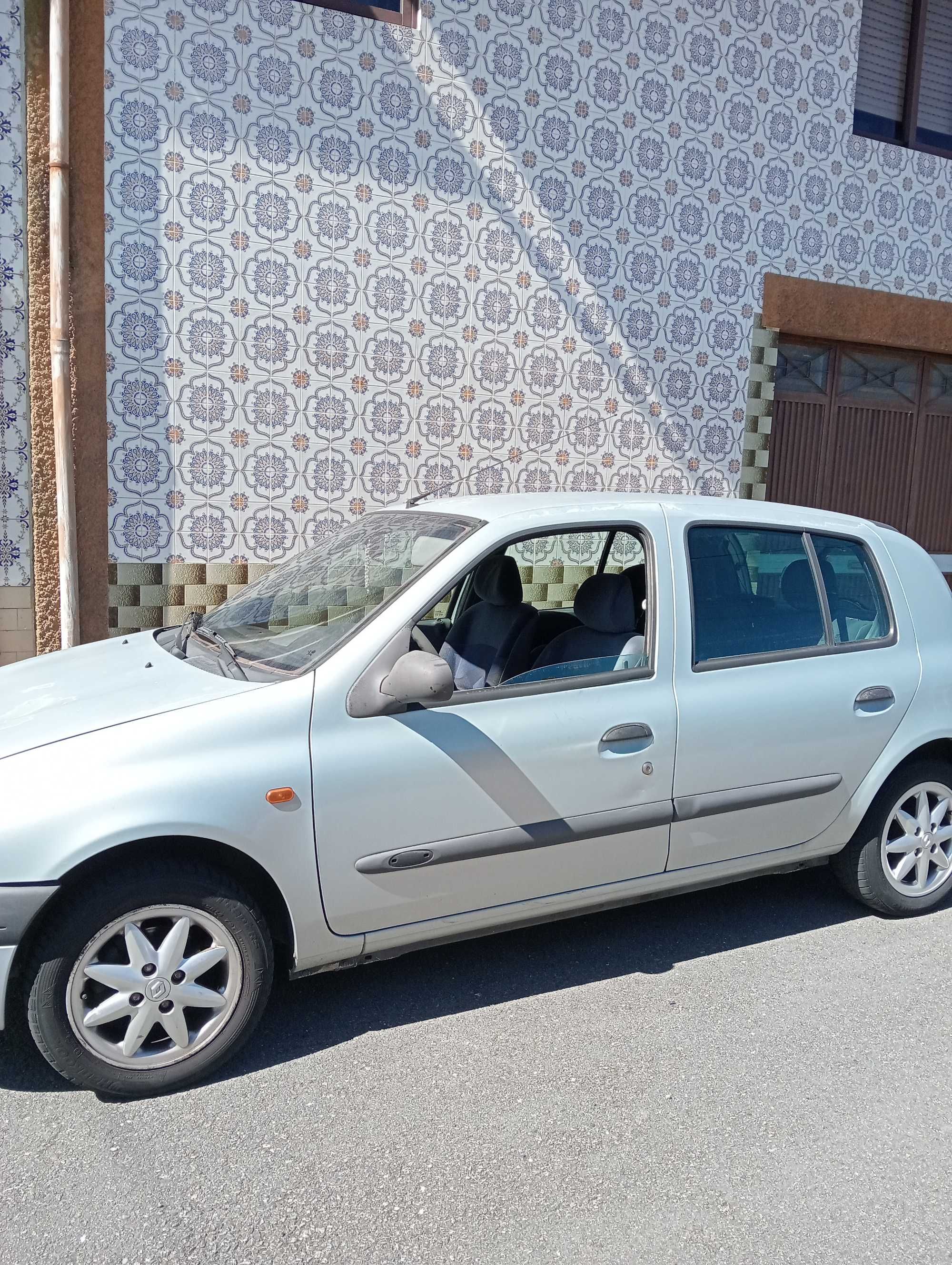 Carro a trabalhar