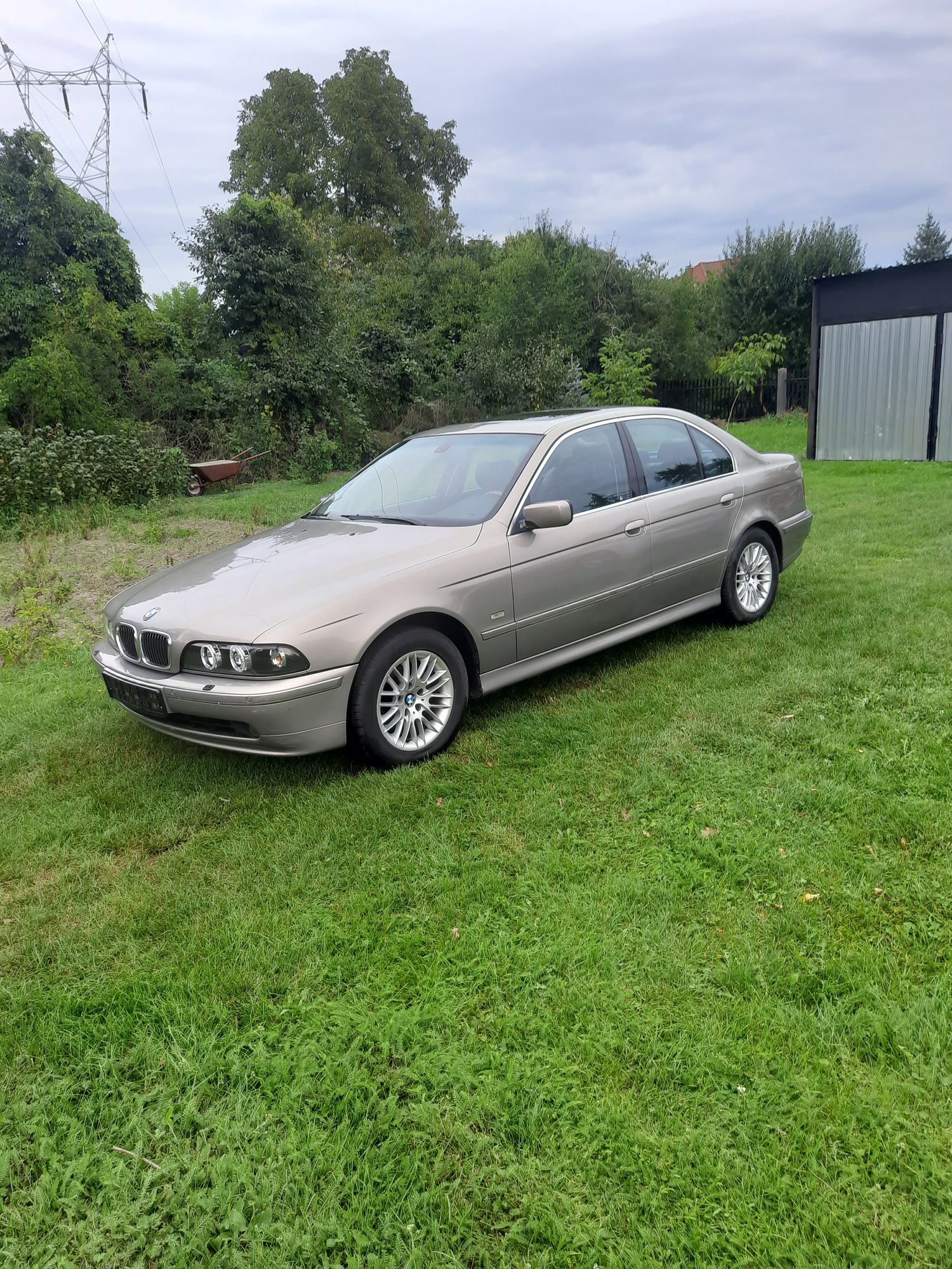 Sprzedam BMW E39 seria 5 z 2001r- 2.5 benzyna-192 KM.