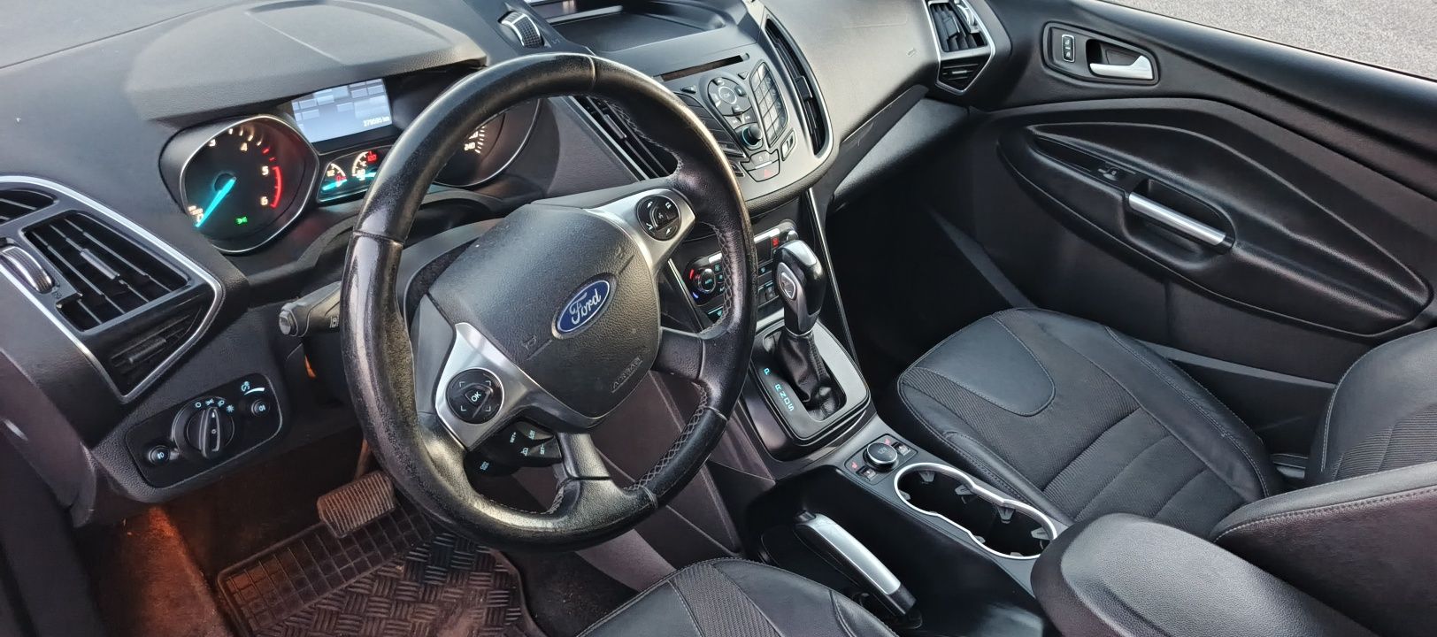 Ford Kuga 2.0 TDCi 200KM 4x4 ST-Line – full opcja, super stan