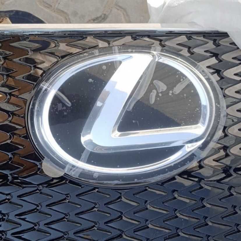 Эмблема передняя в решетку радиатора LEXUS