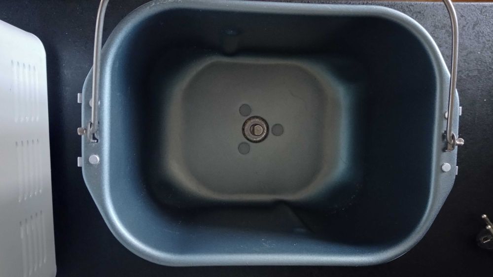 Хлібопічка  економна 715W TCM