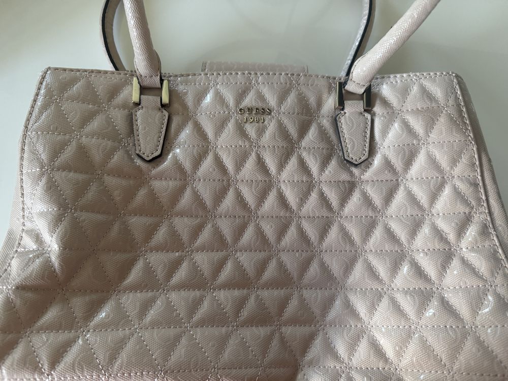 Mala Guess rosa nude brilhante