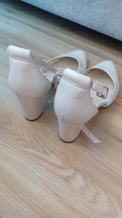 Perłowe skórzane sandałki ślubne Kulig