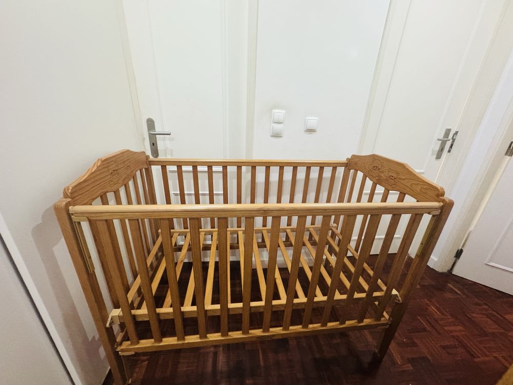 Berço Em Madeira com Colchão