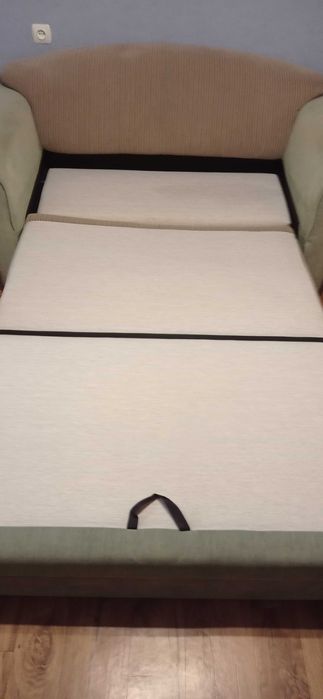 Sofa rozkładana odcień zieleni