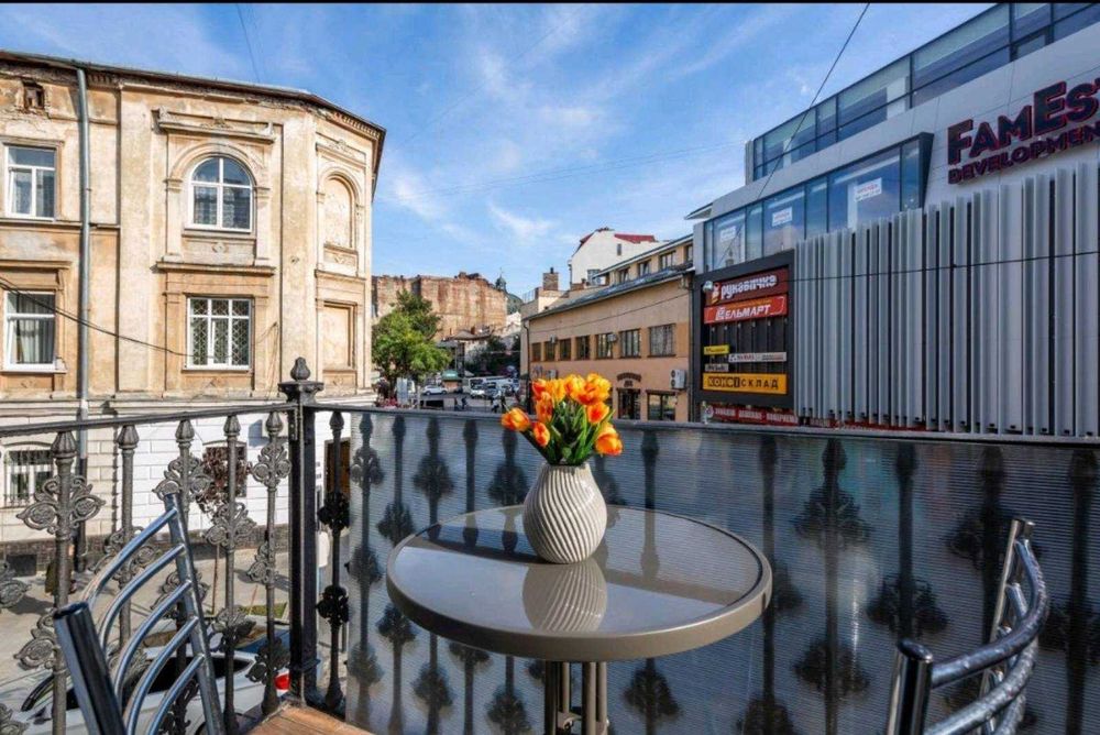 Центр міста, 1хв до Оперного театру. 6+сп. Місць.вул.Котлярська 1 ..