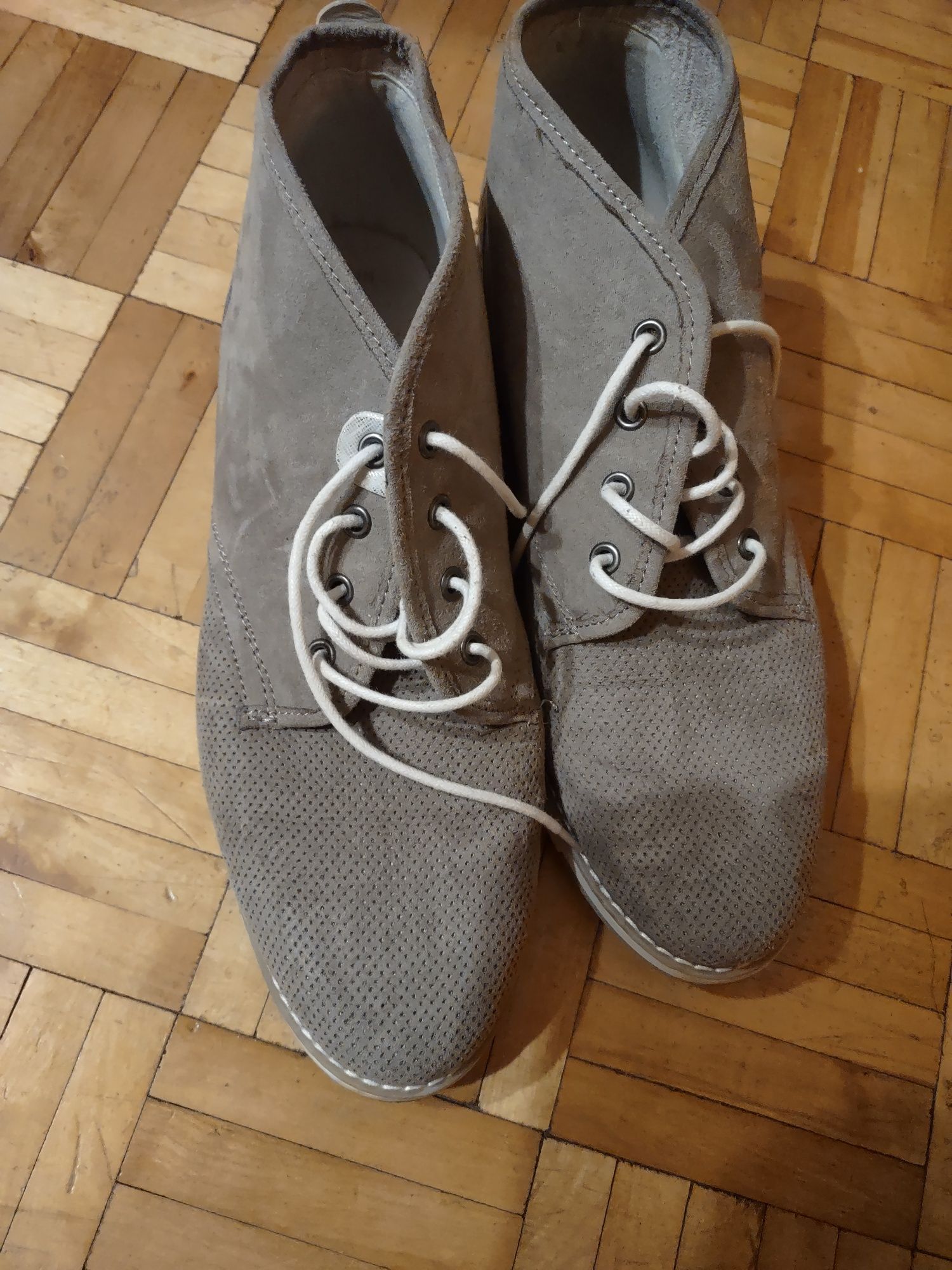 Buty o numerze 41