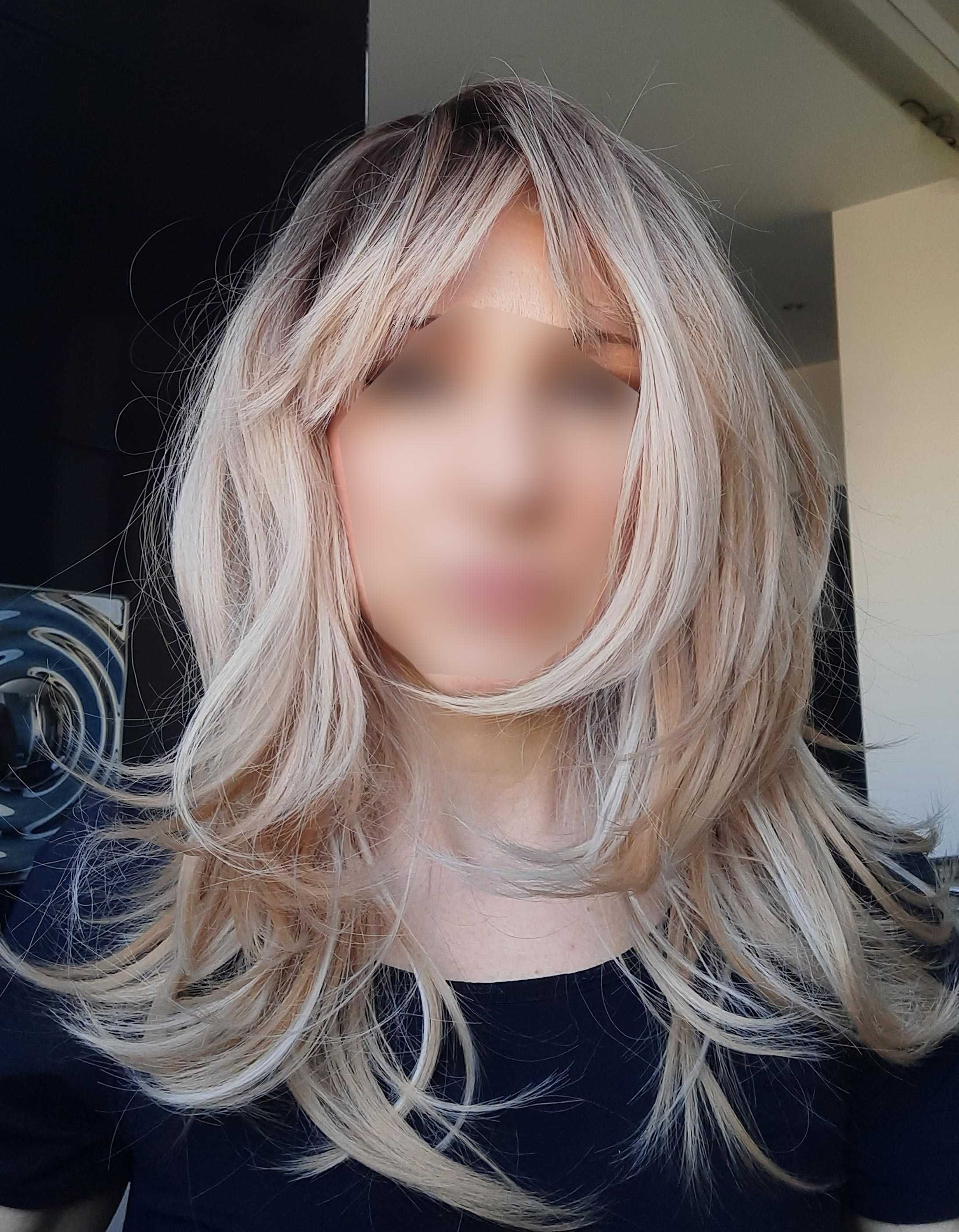 peruka blond, długie cieniowane włosy