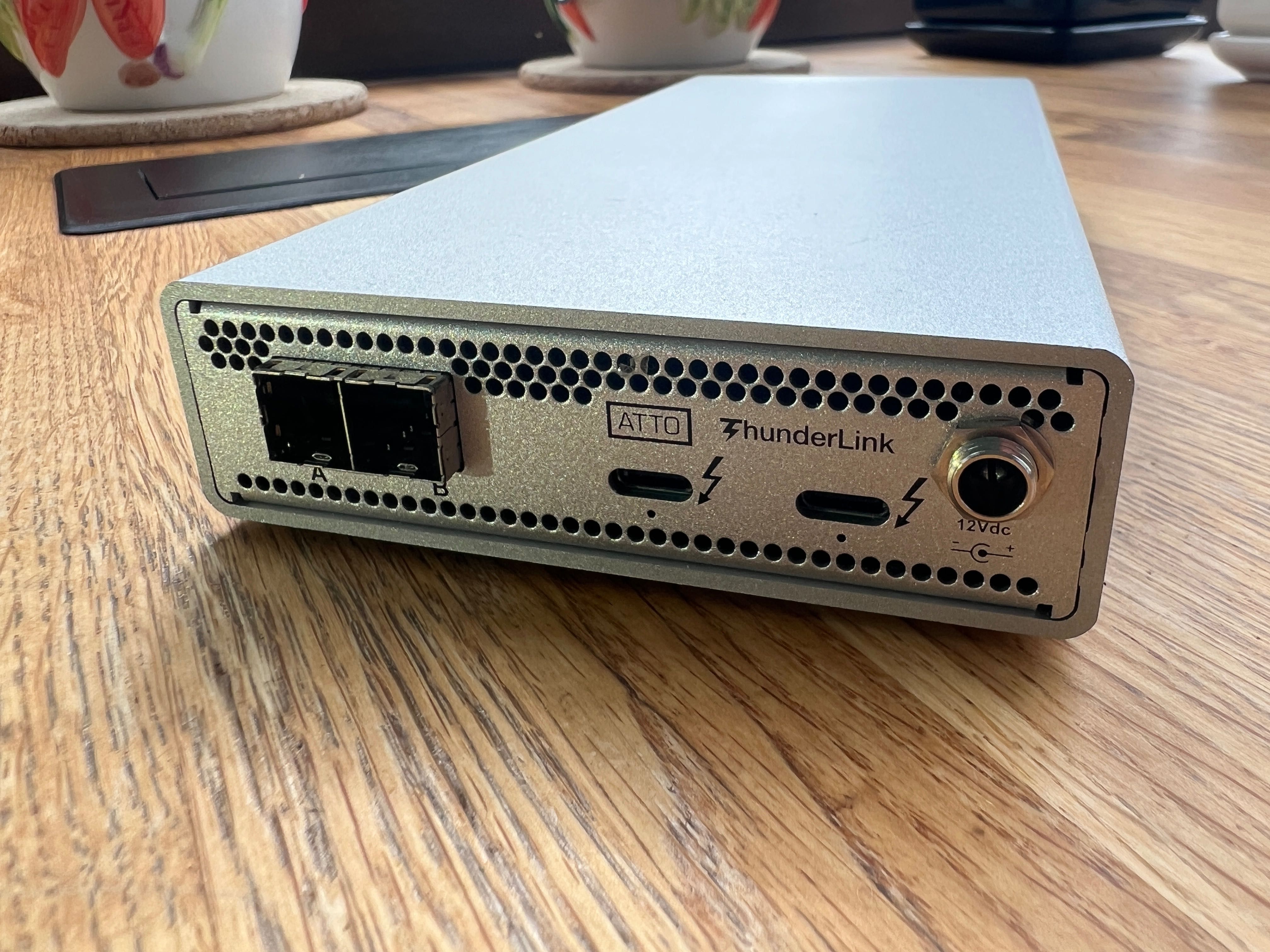 ThunderLink (model 3128) Dual-Port Thunderbolt™ 3/4 kontloler