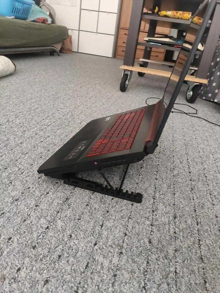 Acer Nitro 5 Intel Core i7 - 9750H
16 GB RAM Nvidia GeForce GTX 1650