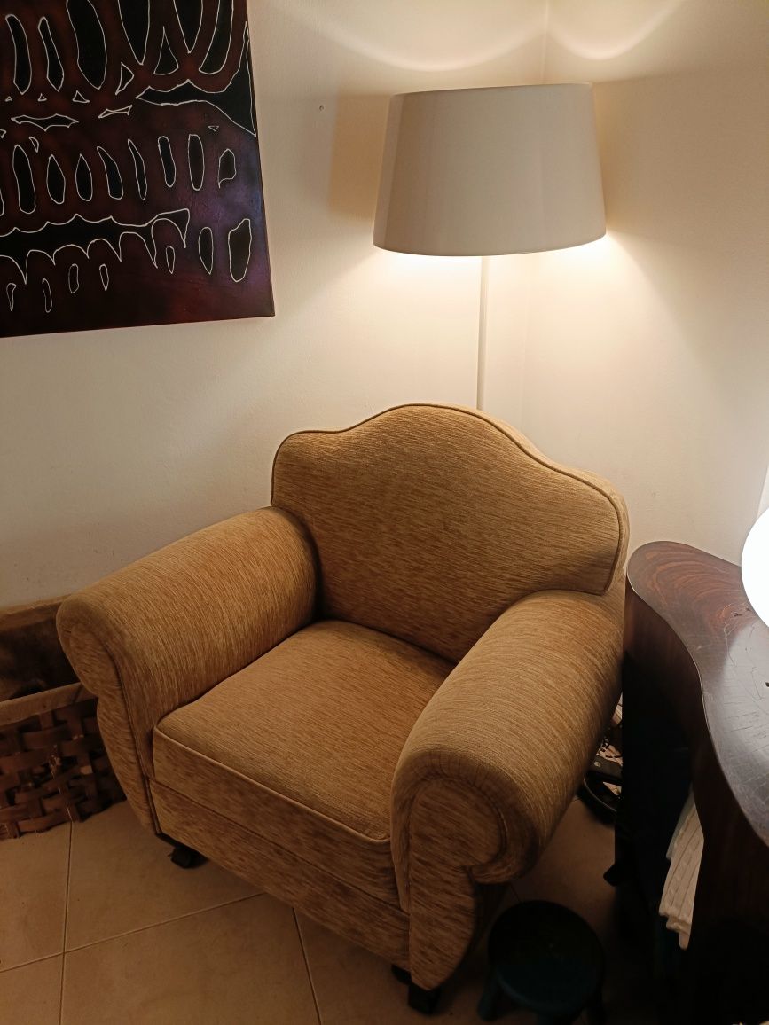 Cadeirão/poltrona amarela para sala