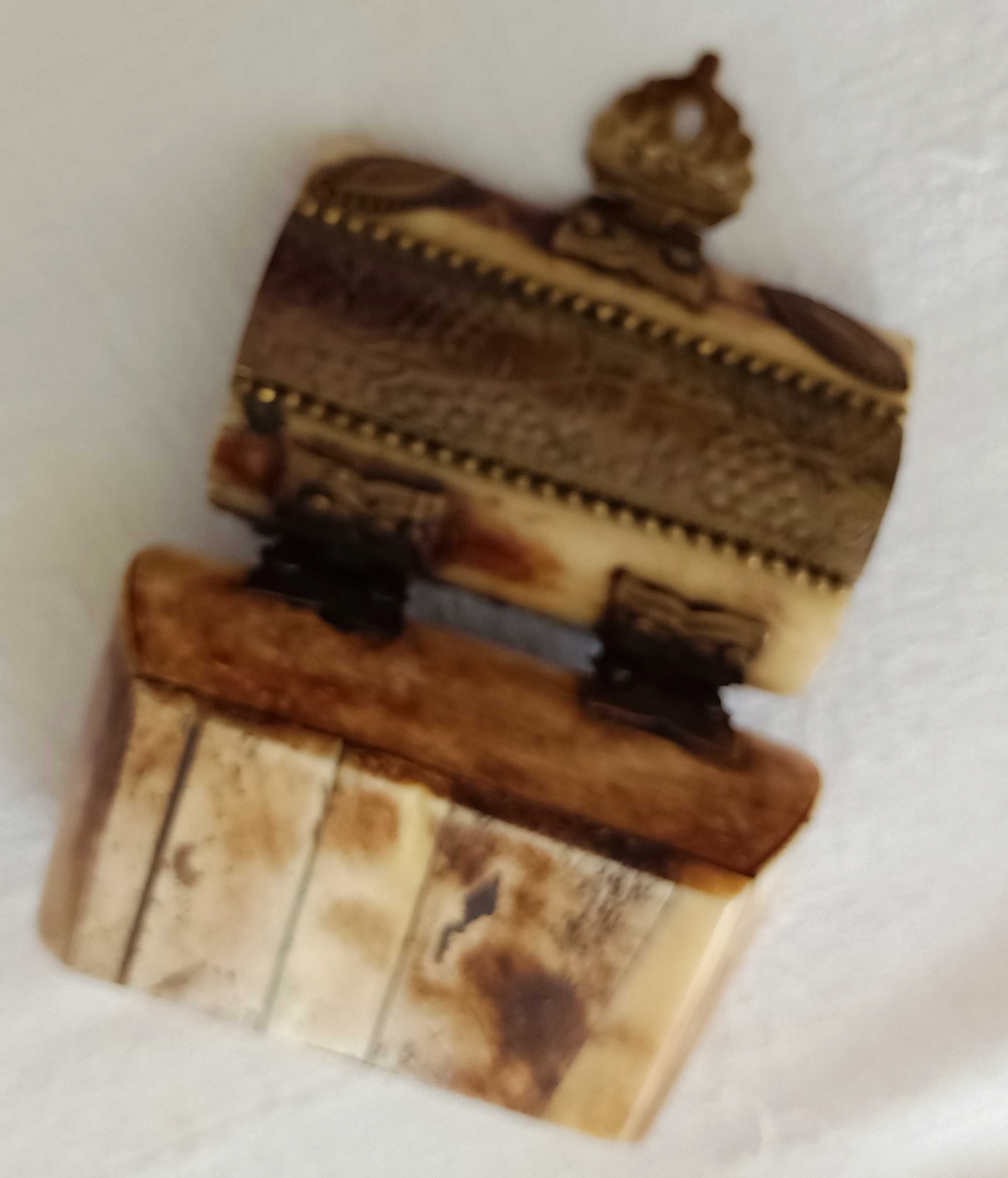Mini Guarda jóias indiano, em osso e latão