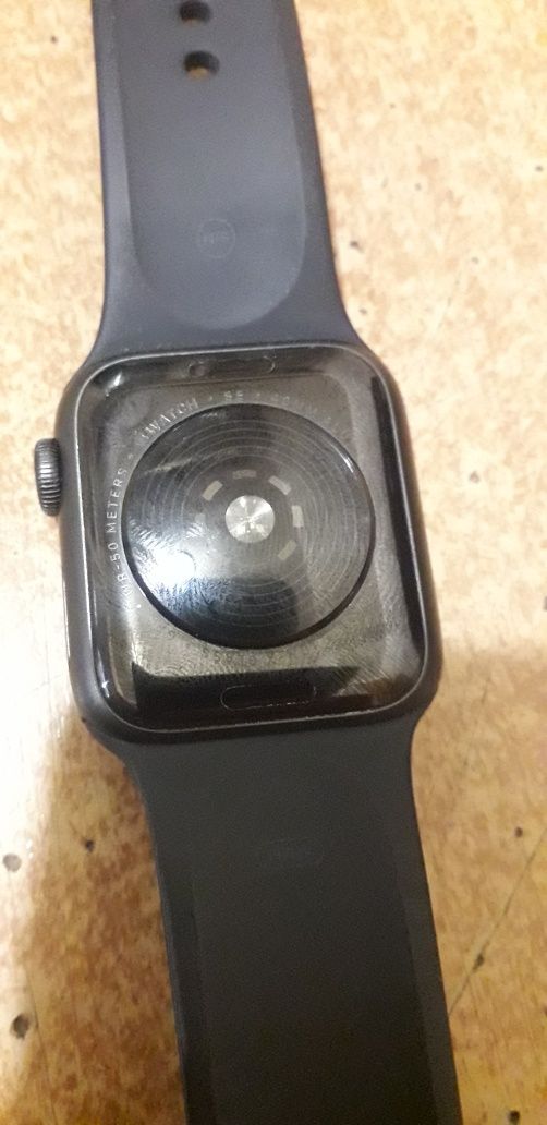 Apple Watch SE 40мм алюміній
