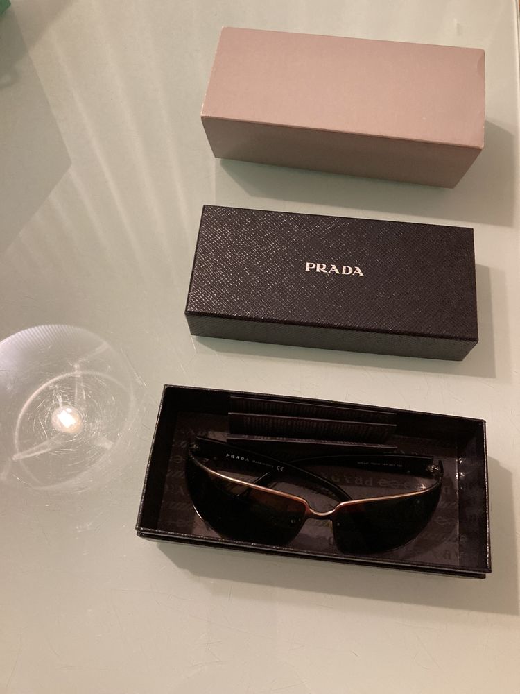 Oculos Prada cinza e prata com caixa original