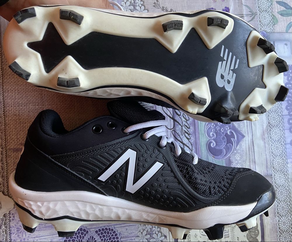 Бутси New Balance 42 р.