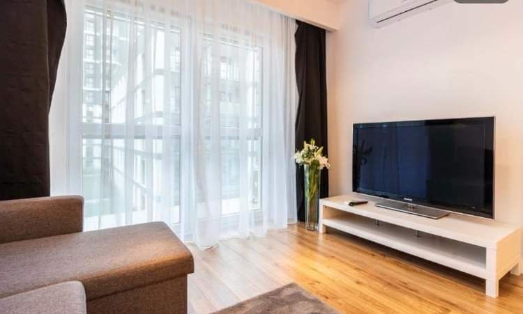 Apatrament Deluxe na doby, Rondo Wiatraczna