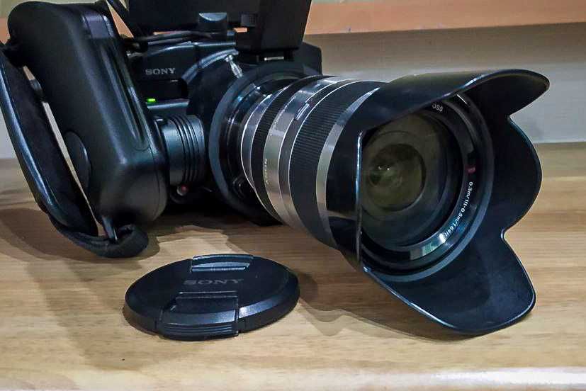 Продам кінематографічний камкордер Sony NEX-FS100