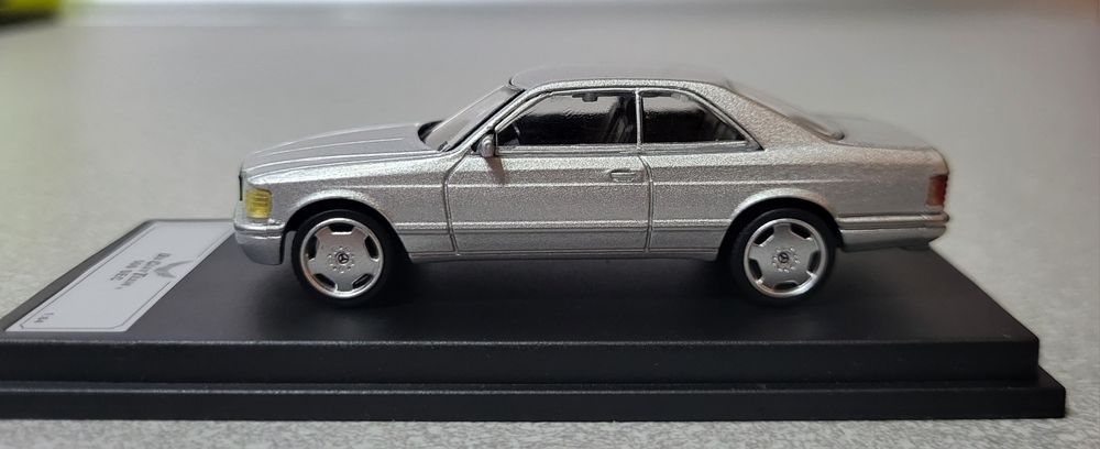 Miniatura 1:64 Mercedes Benz 500 SEC, nowa