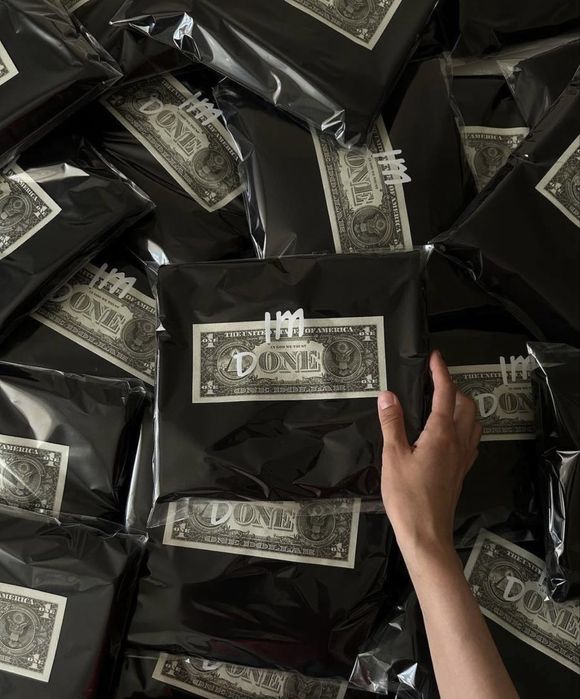 Футболка з банкнотою долар, Чорна унісекс футболка, на подарунок
