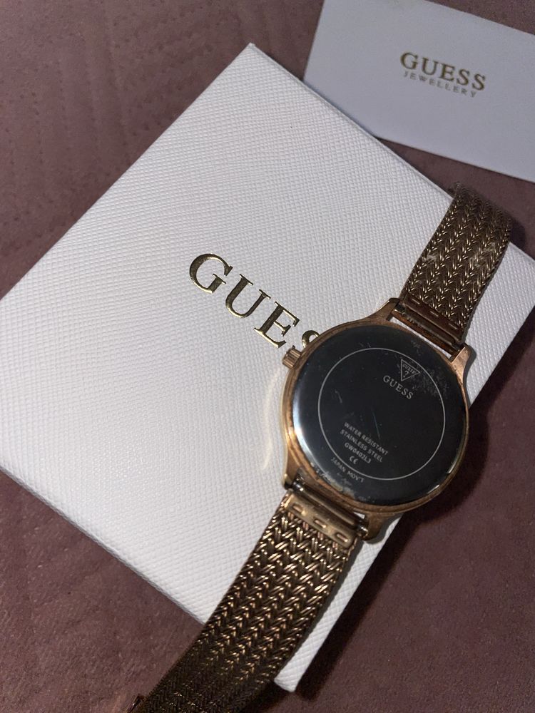 Relogio GUESS dourado